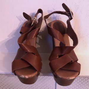 Breckelle's Chestnut Platform Strappy Clog Heels